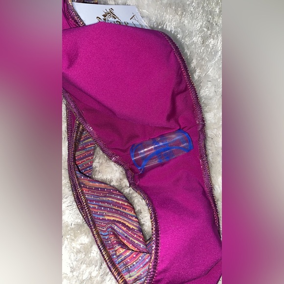 BECCA
Mosaic High-Leg Hipster Briefs - Picture 5 of 10